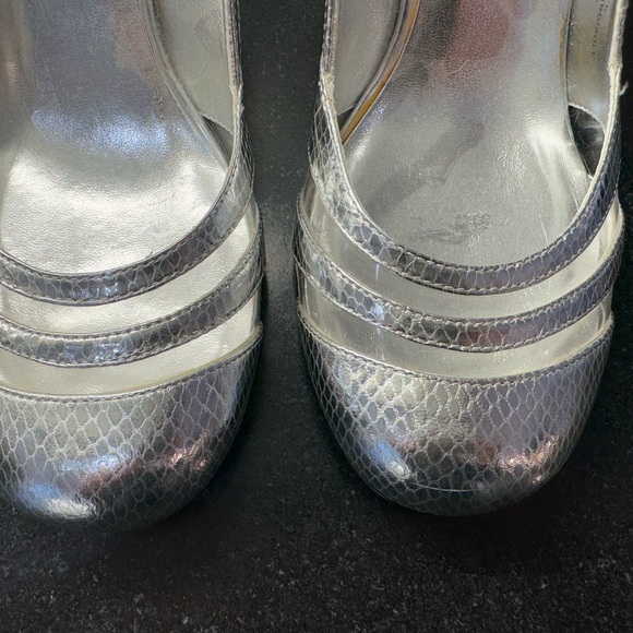 BCBG Paris PL-Danny Heel in Metallic Silver Shoe Size 9 NEW - Picture 4 of 12